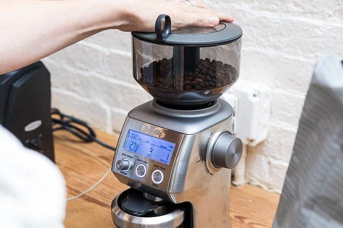 Você pode obter um moedor de café que pode acomodar mais grãos de café