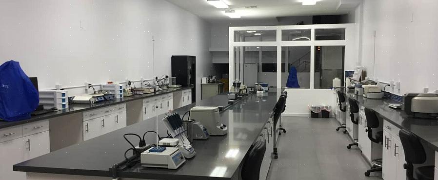 O limpador ultrassônico é usado para limpar equipamentos de laboratório