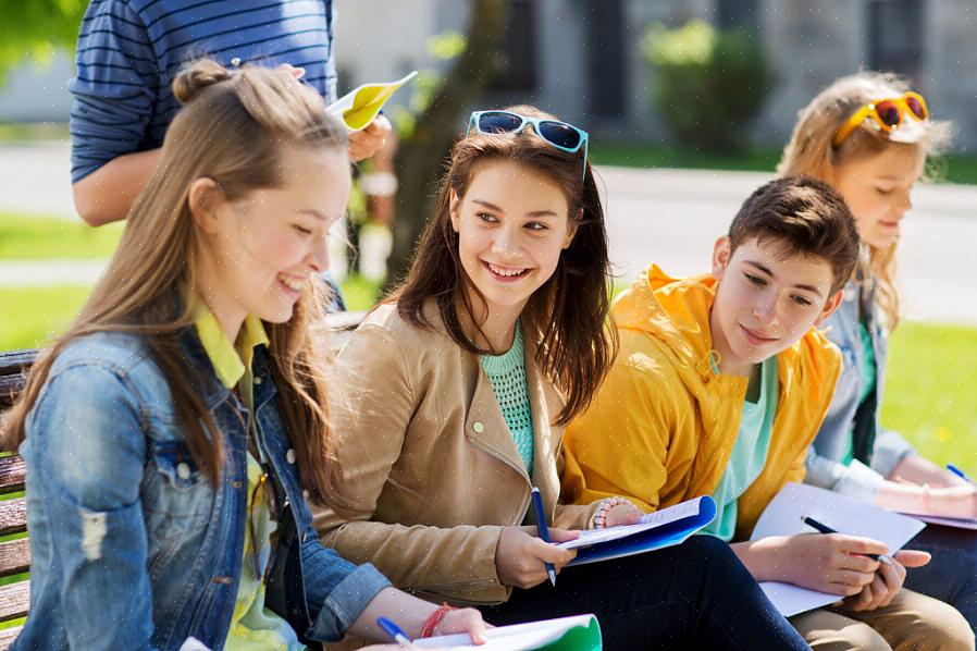 Bem como uma lista de acampamentos de verão para adolescentes