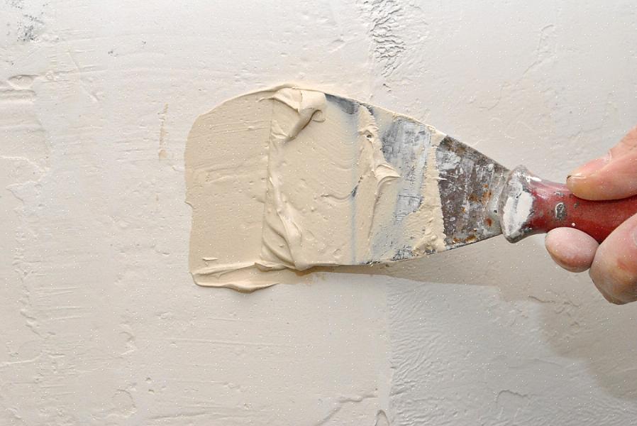 O uso do Spackle não apenas cobre imediatamente o problema