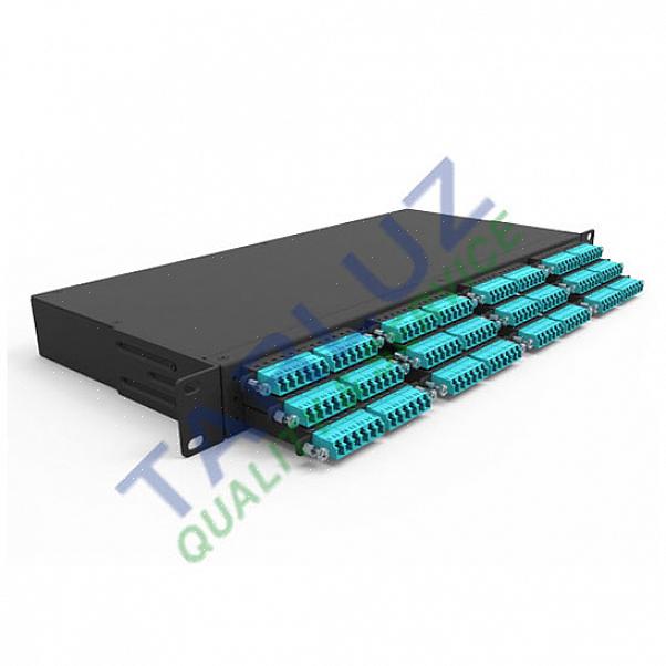 Um patch panel de fibra ótica é uma unidade embutida para gerenciamento de fibra ótica