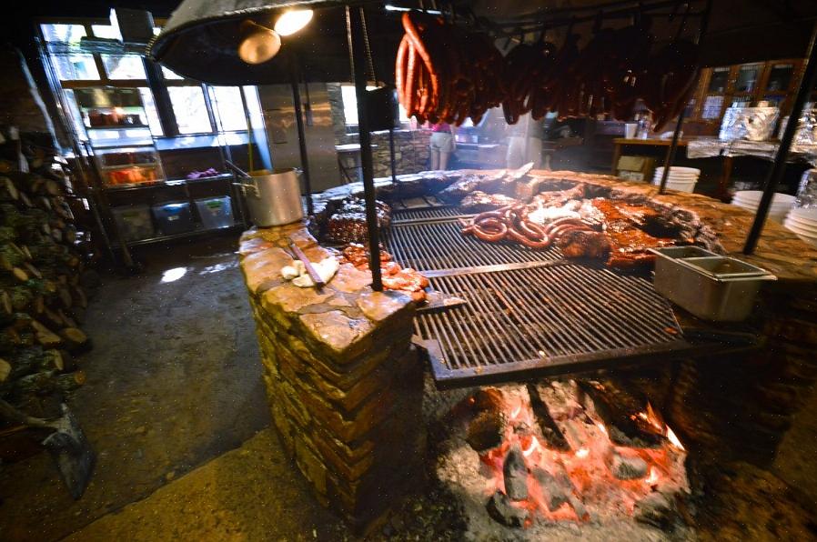 Você precisará considerar muitas coisas ao montar um restaurante de churrasco