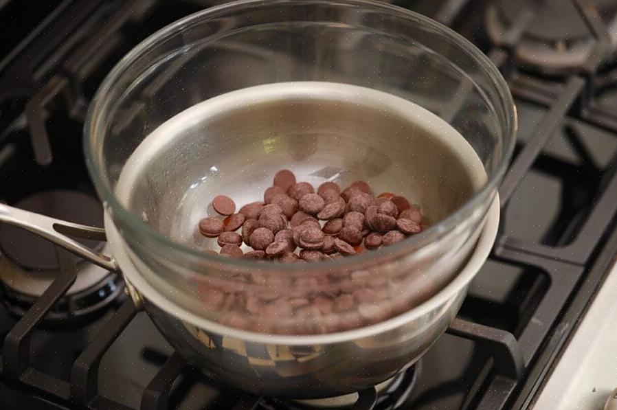 Se beneficia de cozinhar ou assar com um processo Bain-Marie