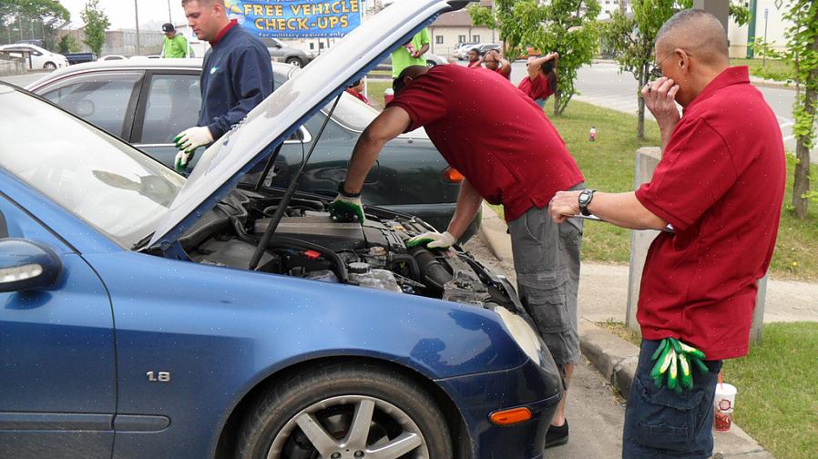 As bombas de combustível fornecem o combustível do tanque para o motor usando uma bomba mecânica de baixa